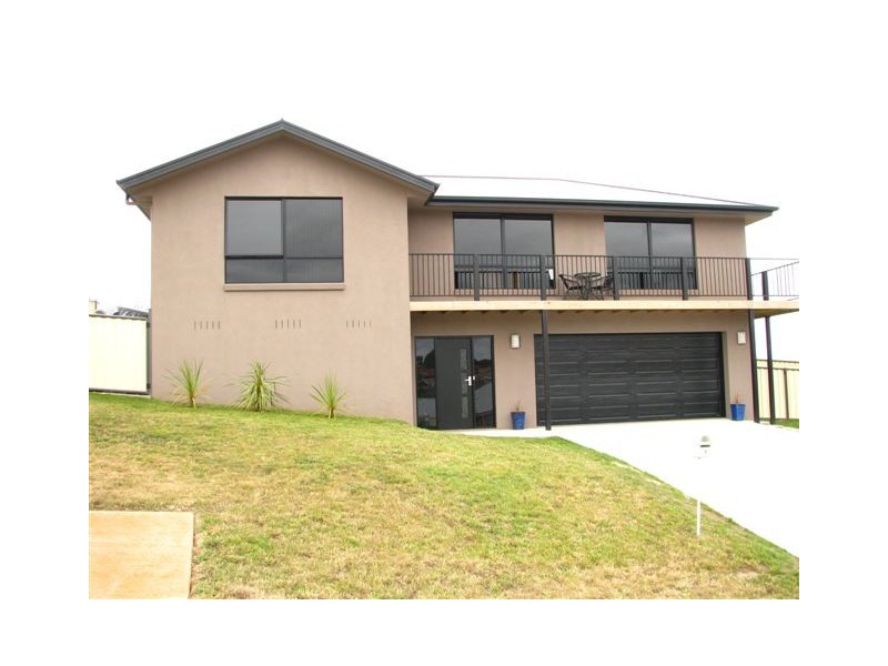 9 Dana Drive, Devonport TAS 7310