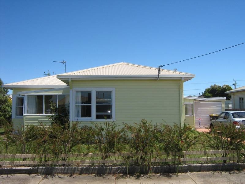 27 Madden Crescent, Devonport TAS 7310