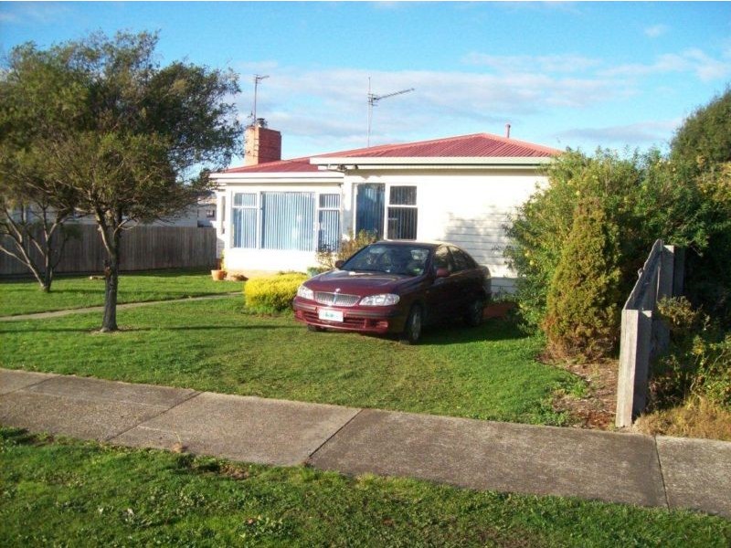 17 Churchill Avenue, Devonport TAS 7310