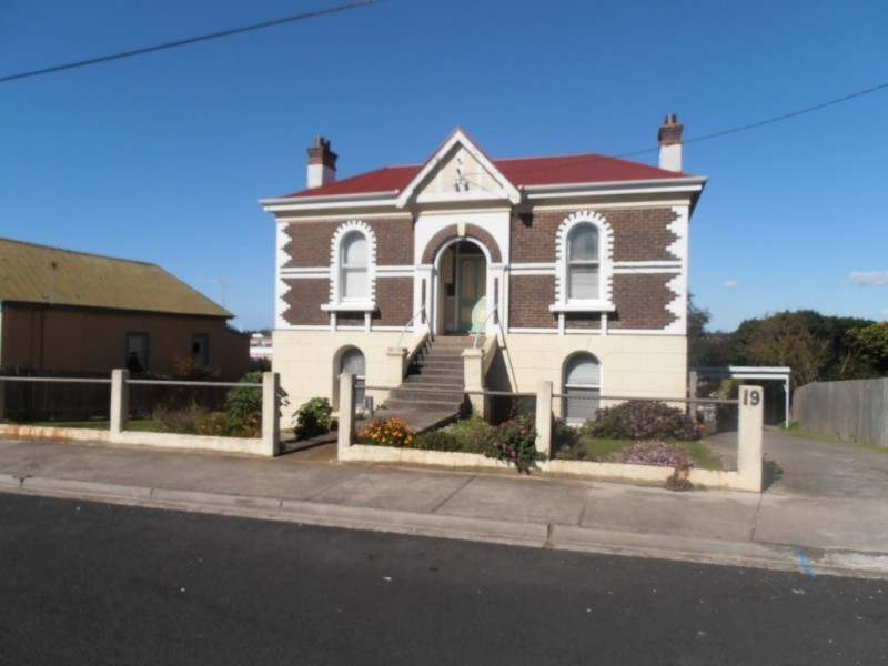 2/19 Hiller Street, Devonport TAS 7310