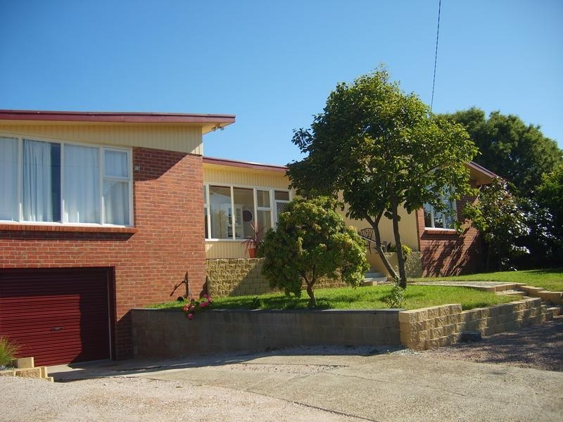 35 Middle Road, Devonport TAS 7310
