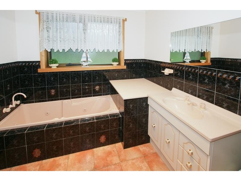 534 Penguin Road, Penguin TAS 7316