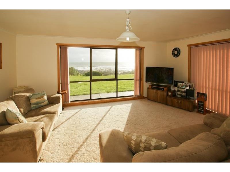 534 Penguin Road, Penguin TAS 7316