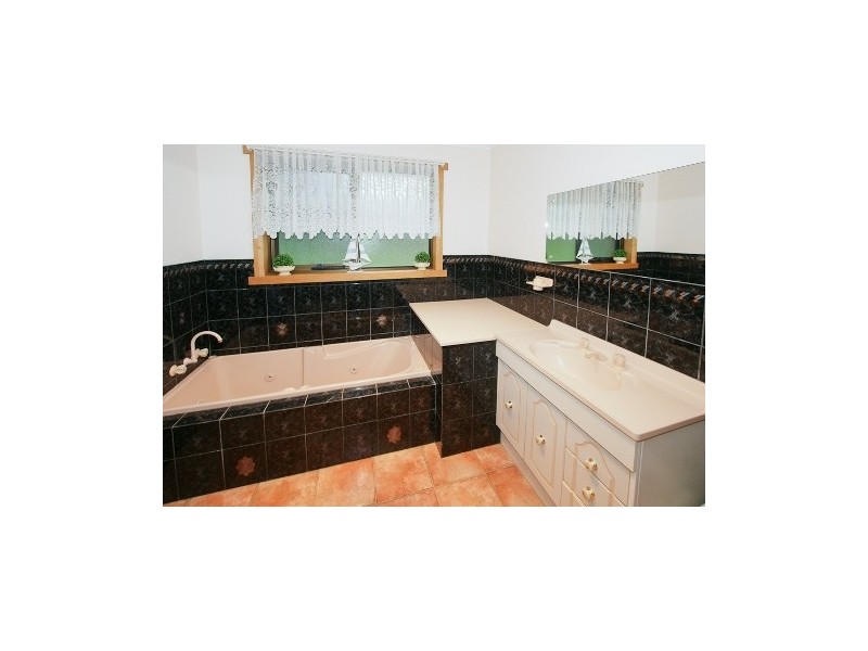 534 Penguin Road, Penguin TAS 7316