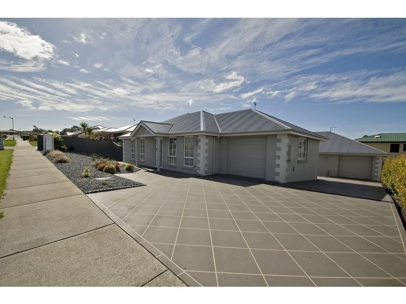 1/16 St. Andrews Drive, Devonport TAS 7310