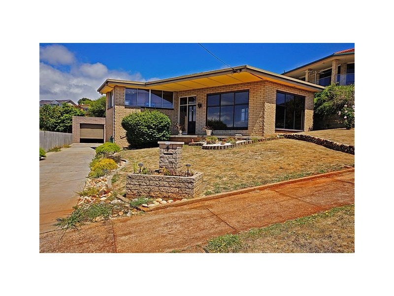 4 Cromwell Crescent, Devonport TAS 7310