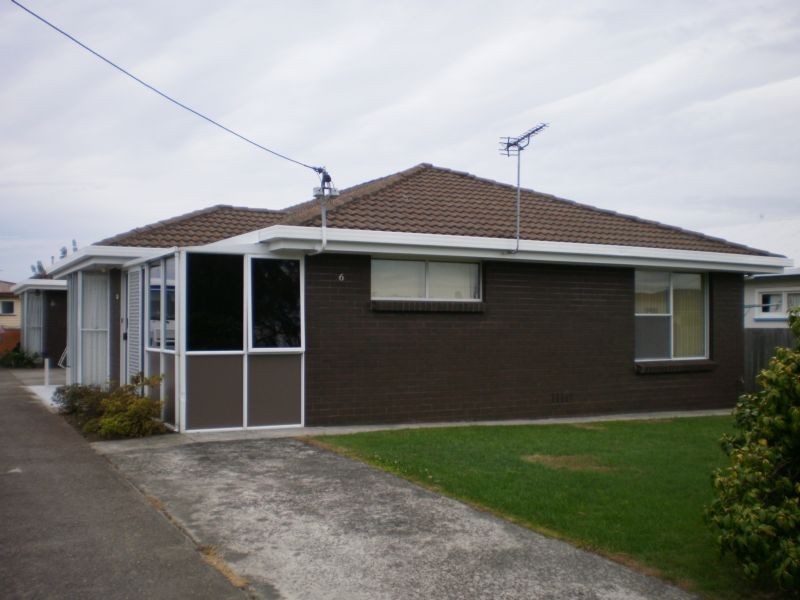 2/16 Charles Street, Devonport TAS 7310