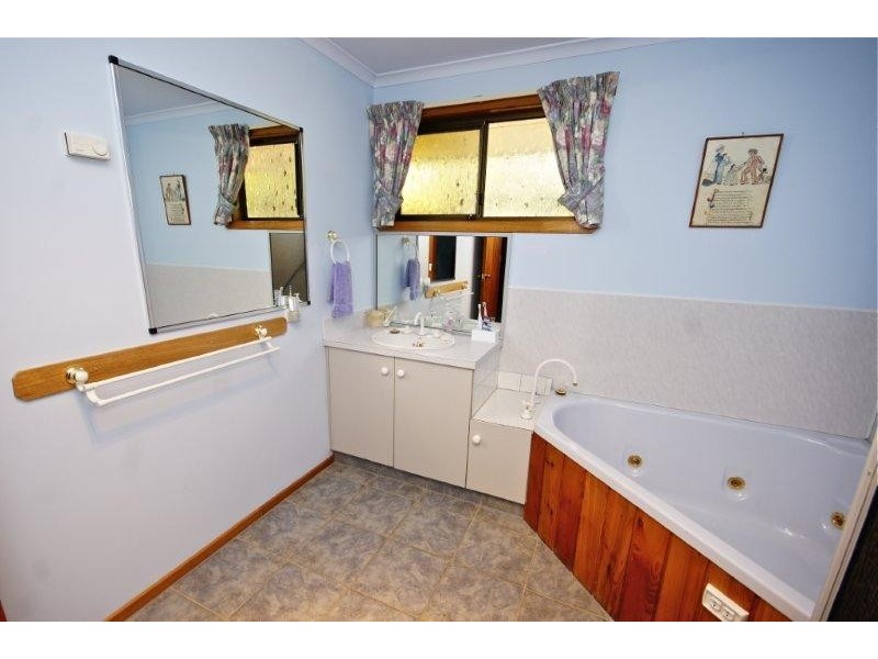 14 Brookland Ave, Acacia Hills TAS 7306