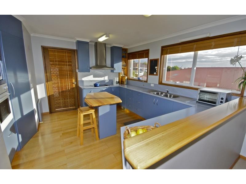 13 Monash Court, Devonport TAS 7310