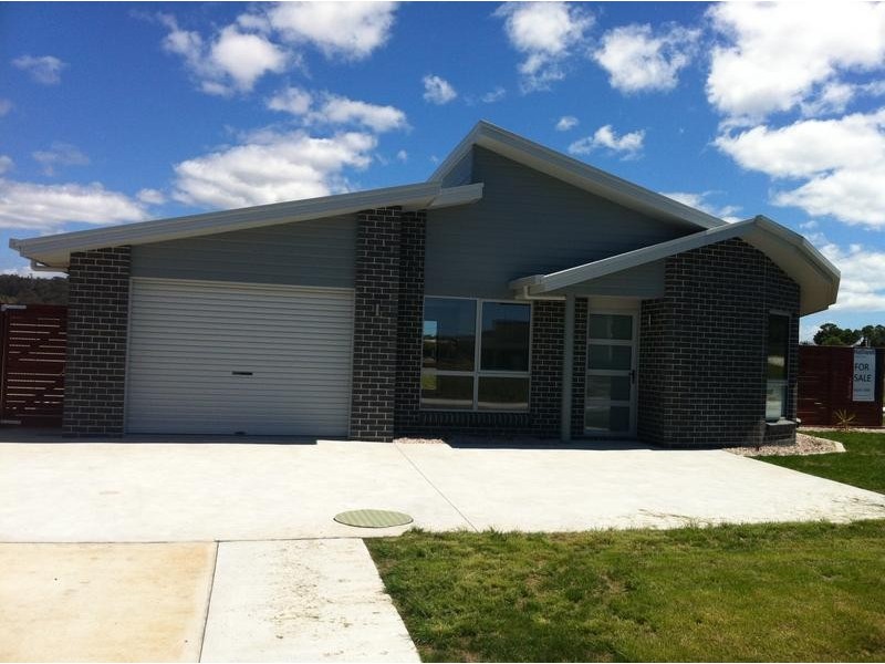 2/11 Shorehaven Drive, Turners Beach TAS 7315
