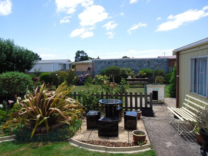 8 Valley Road, Devonport TAS 7310