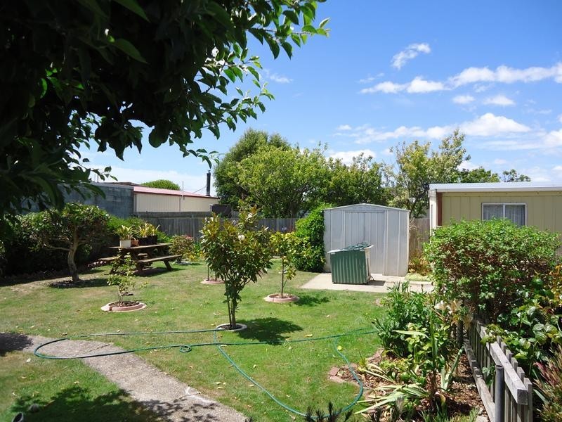 8 Valley Road, Devonport TAS 7310