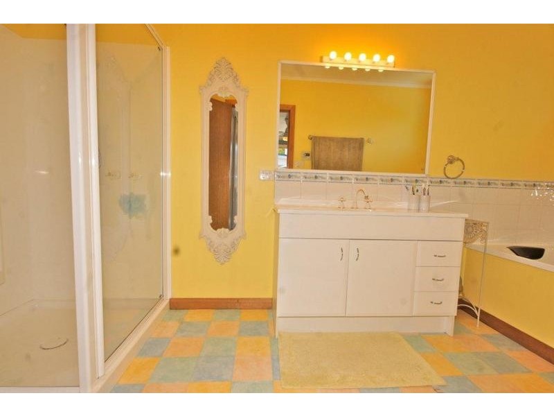 8 Glen Court, Devonport TAS 7310