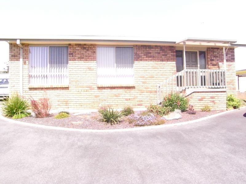2/33 Lawrence Drive, Devonport TAS 7310
