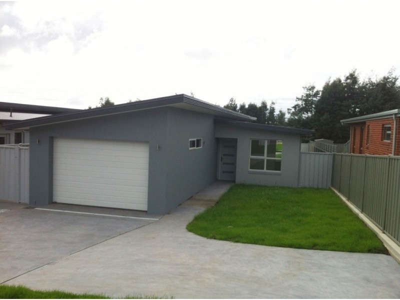 1/4 McCall Terrace, Stony Rise TAS 7310