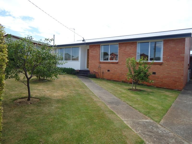 17 Waniora Street, Devonport TAS 7310