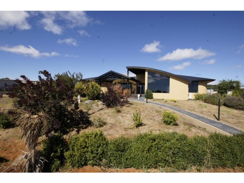 11 Gatenby Drive, Miandetta TAS 7310