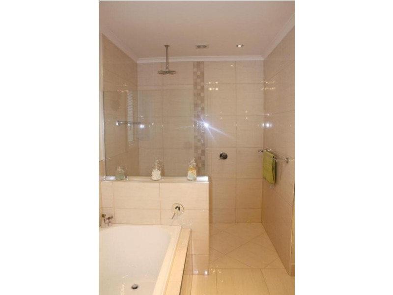 Villa 1/10 Haven Drive, Shearwater TAS 7307