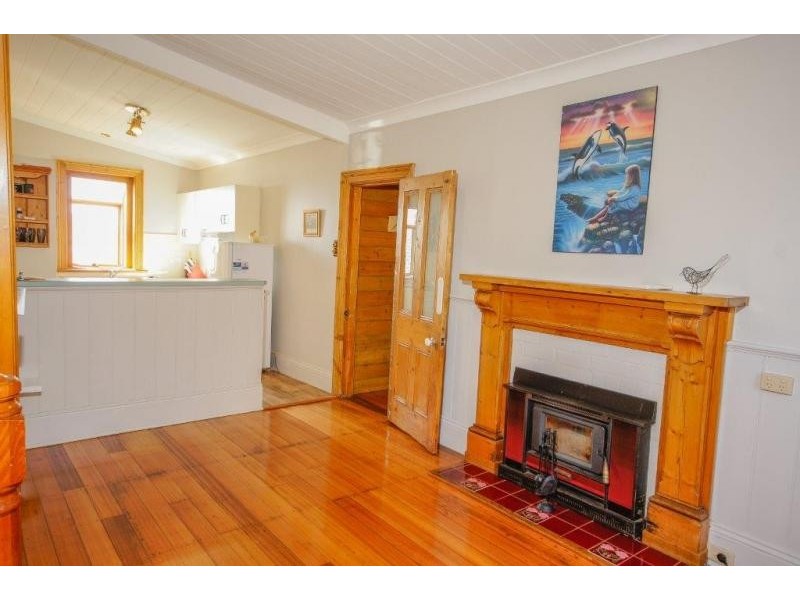 33 Middle Road, Devonport TAS 7310