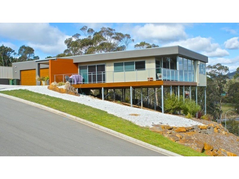 2 Tomarah Crescent, Devonport TAS 7310