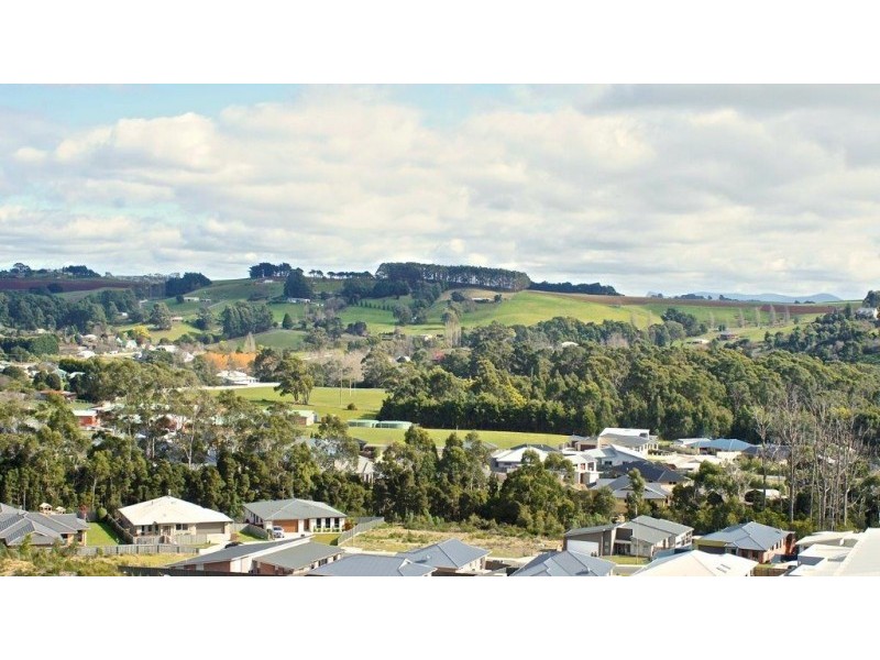 2 Tomarah Crescent, Devonport TAS 7310