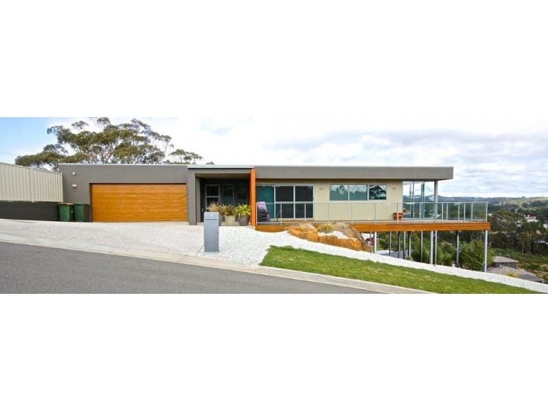 2 Tomarah Crescent, Devonport TAS 7310