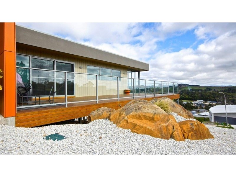 2 Tomarah Crescent, Devonport TAS 7310