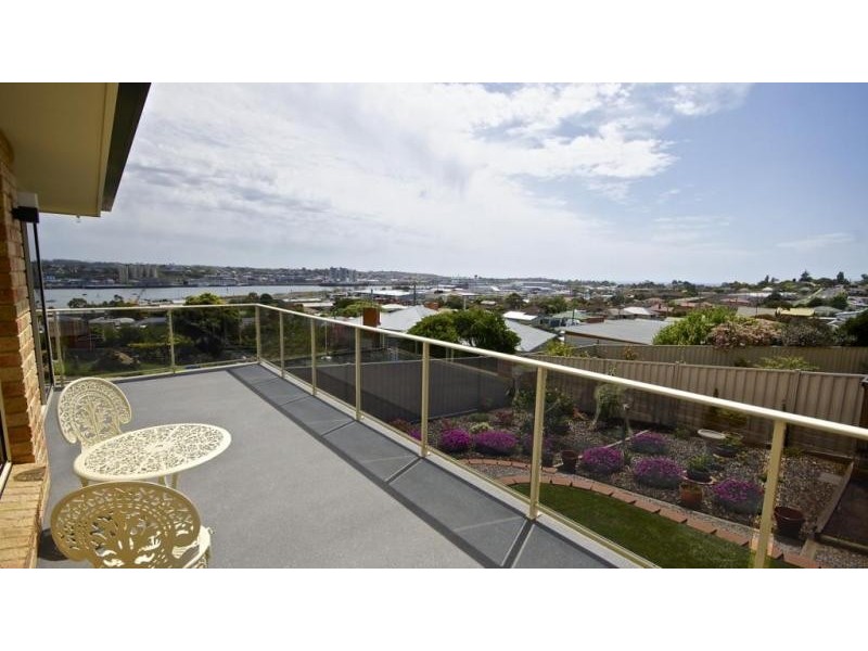 15 Young Street, East Devonport TAS 7310