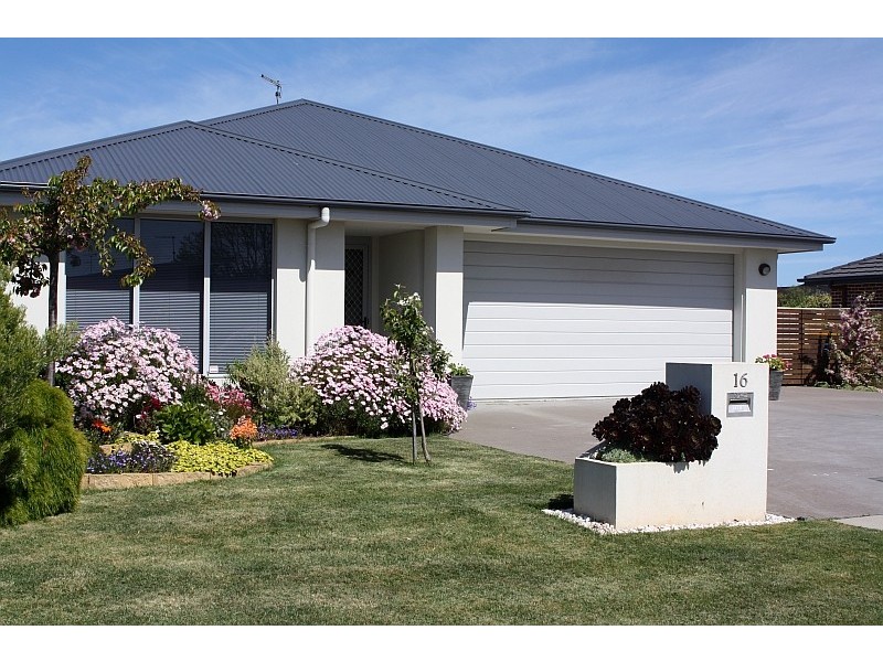 16 Fairway Crescent, Shearwater TAS 7307