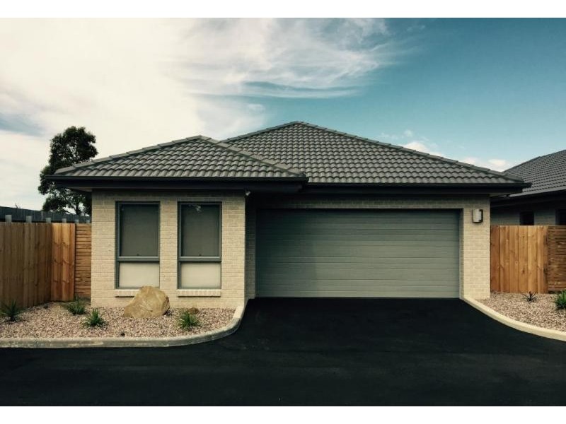 1/18 Gatenby Drive, Miandetta TAS 7310