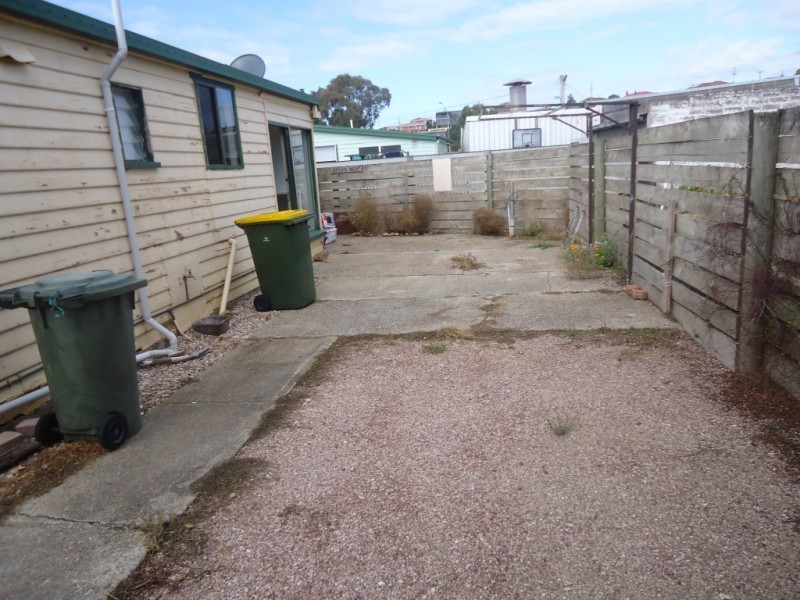100 Wenvoe St, Devonport TAS 7310