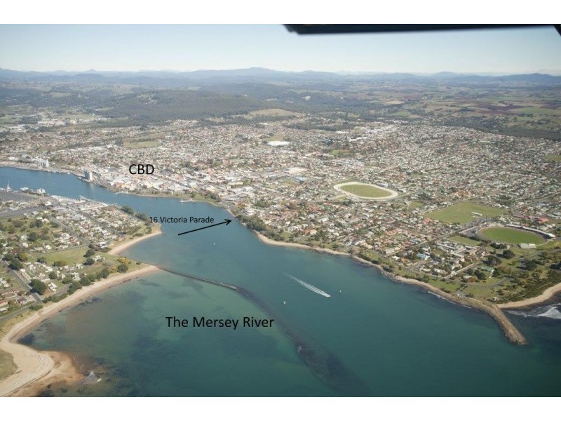 16 Victoria Parade, Devonport TAS 7310