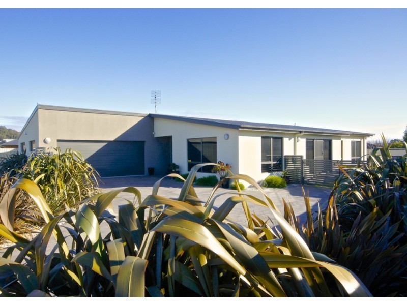 2 Explorer Drive, Turners Beach TAS 7315