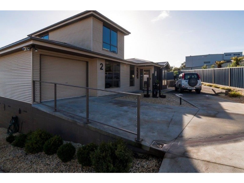 2/9 Tomarah Crescent, Devonport TAS 7310