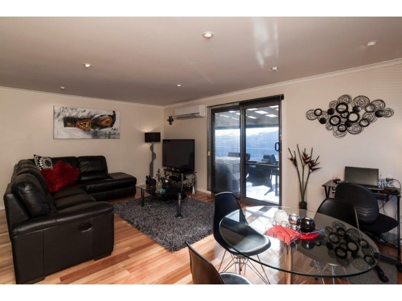 2/9 Tomarah Crescent, Devonport TAS 7310