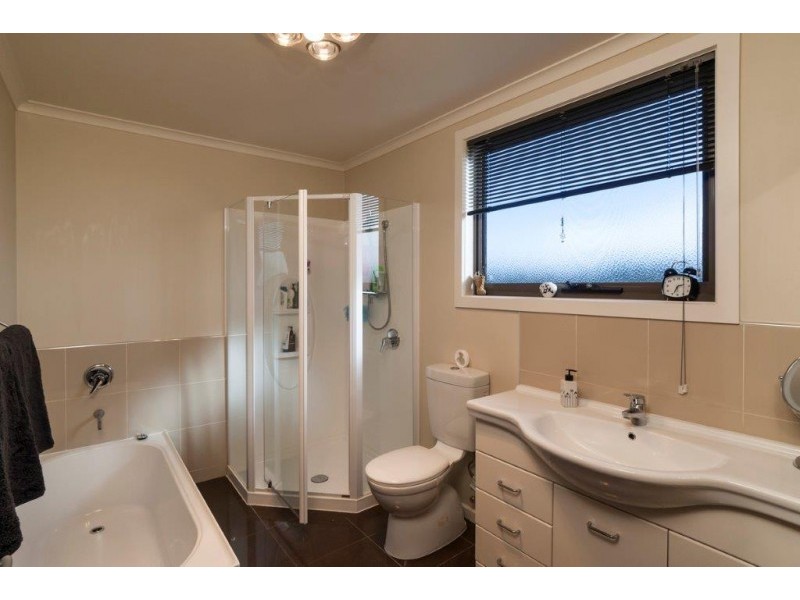 2/9 Tomarah Crescent, Devonport TAS 7310