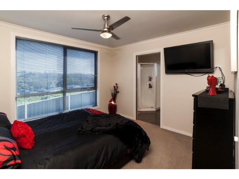 2/9 Tomarah Crescent, Devonport TAS 7310