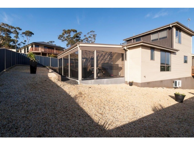 2/9 Tomarah Crescent, Devonport TAS 7310
