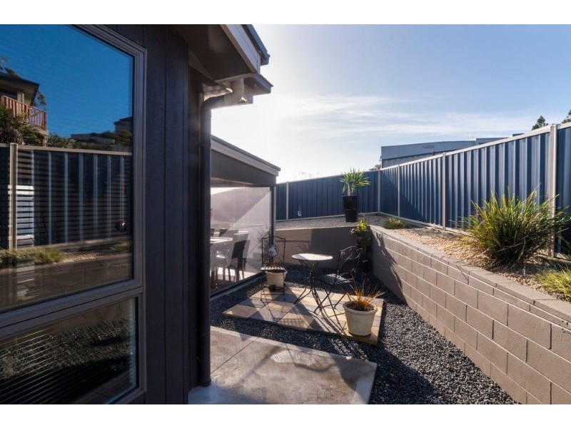 2/9 Tomarah Crescent, Devonport TAS 7310
