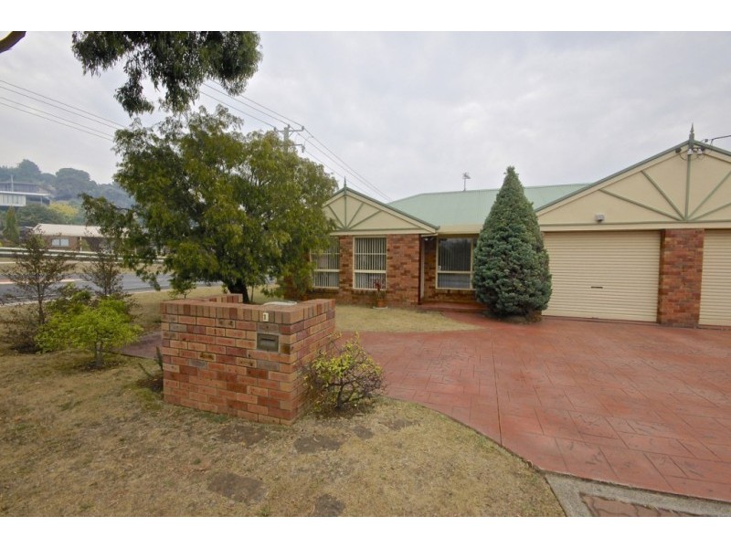 1/1 Enderley Court, Ambleside TAS 7310