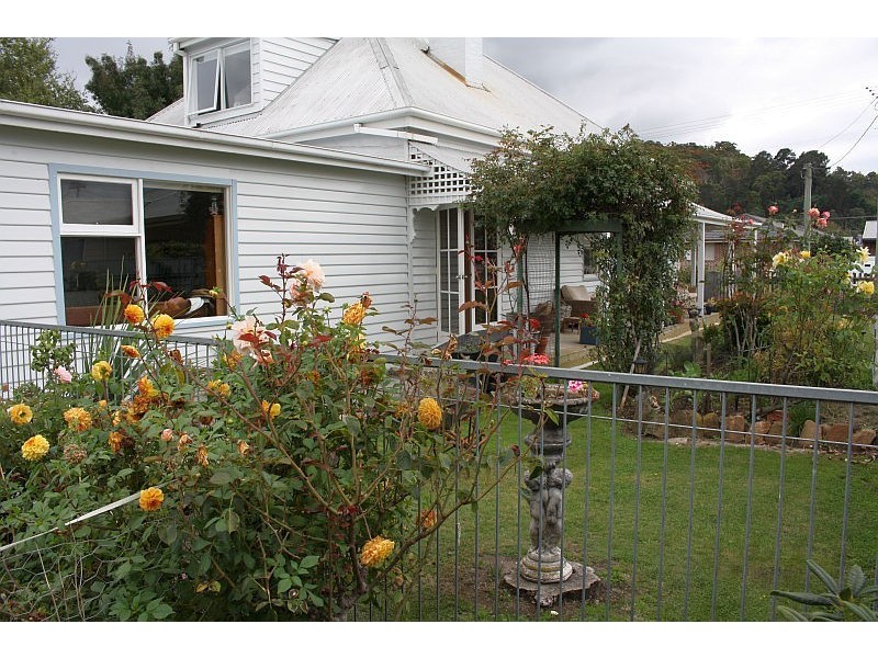 6 George Street, Latrobe TAS 7307