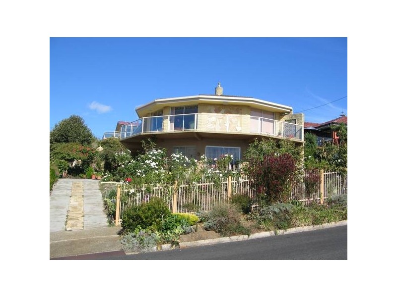 6 Cromwell Crescent, Devonport TAS 7310