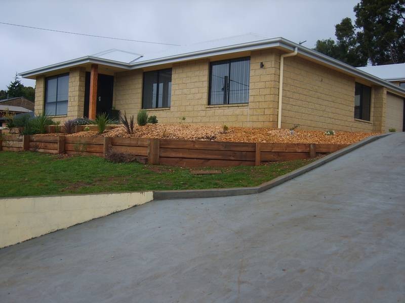 4/47 River Road, Ambleside TAS 7310