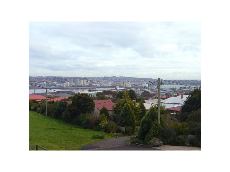 48 Young Street, Devonport TAS 7310