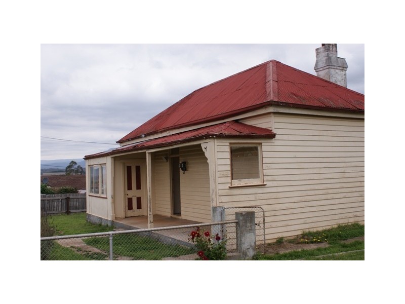 68r West Goderich St, Deloraine TAS 7304