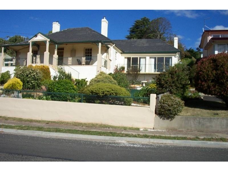 24 East Parade, Deloraine TAS 7304