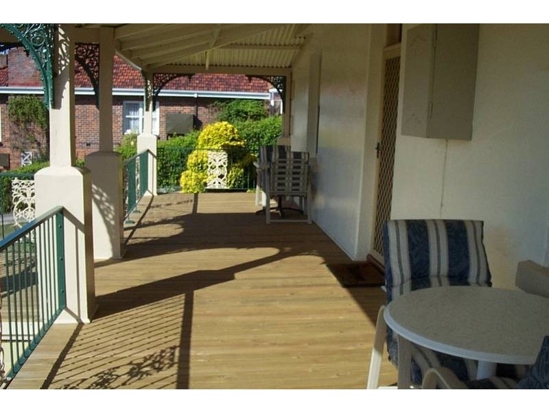 24 East Parade, Deloraine TAS 7304