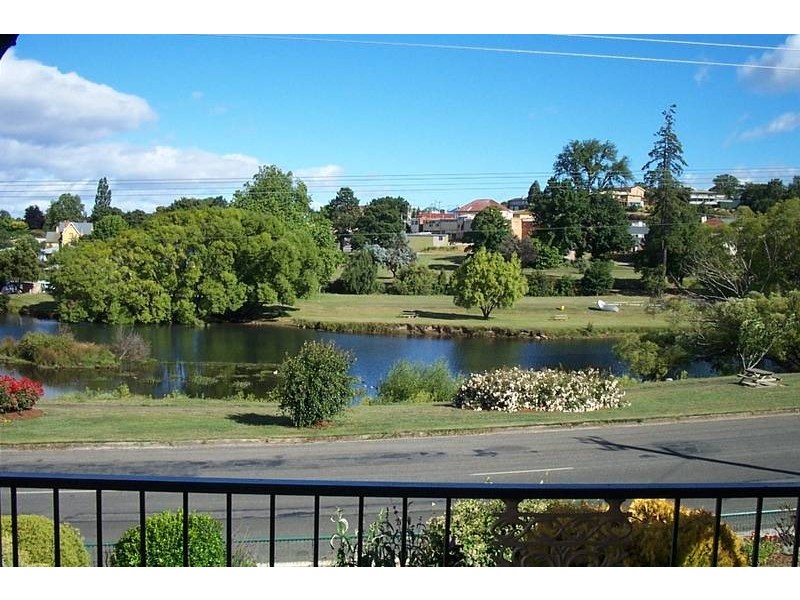 24 East Parade, Deloraine TAS 7304