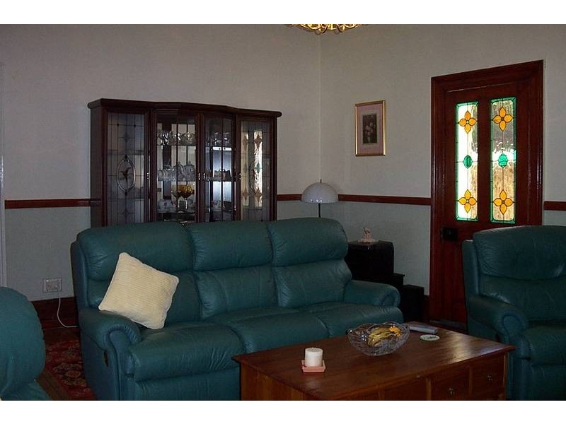 24 East Parade, Deloraine TAS 7304
