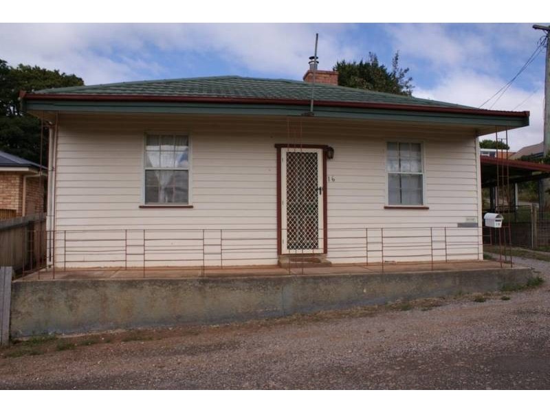 16 West Barrack Street, Deloraine TAS 7304
